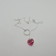 Cargar imagen en el visor de la galería, Collar de plata con corazón (Rose Aurora Boreal)
