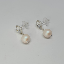 Load image into Gallery viewer, Earrings with Swarovski pearls
