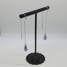 Cargar imagen en el visor de la galería, Pendientes de cadena con cristales Swarovski TANZANITE
