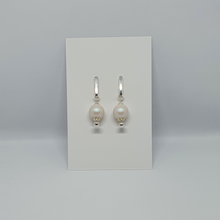 Load image into Gallery viewer, Earrings &quot;Series Light&quot; Pearlescent White
