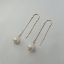 Load image into Gallery viewer, Long earrings with Swarovski pearls
