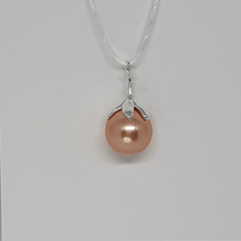 Load image into Gallery viewer, Albina pendant
