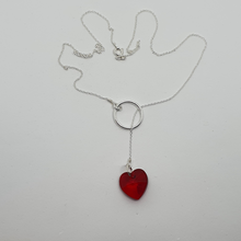 Cargar imagen en el visor de la galería, Collar de plata con corazón (Siam)
