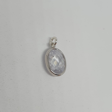 Load image into Gallery viewer, Silver pendant with zirconia
