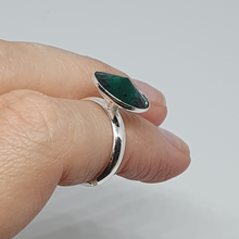 Load image into Gallery viewer, Silver ring with Swarovski crystal EMERALD
