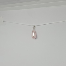 Load image into Gallery viewer, Rosaline pendant
